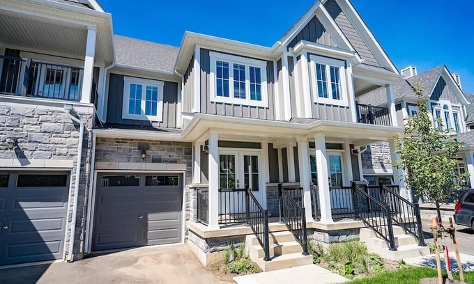The Blue Mountains House | Blue Mountain Village | BRAND NEW Townhouse