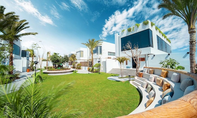Al Barsha 1 Villa | Private villa with pool