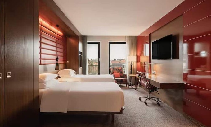 The Hague Center House | Experience Comfort, and Discover Joy! 2 Relaxing Units, Pets Allowed!