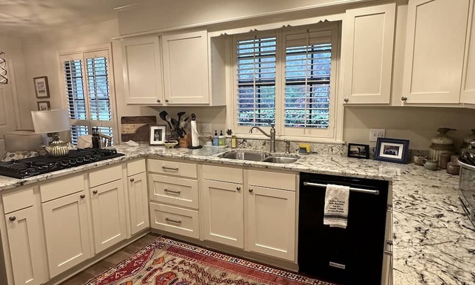 Hattiesburg House | Midtown location convenient to all Hattiesburg has to offer!