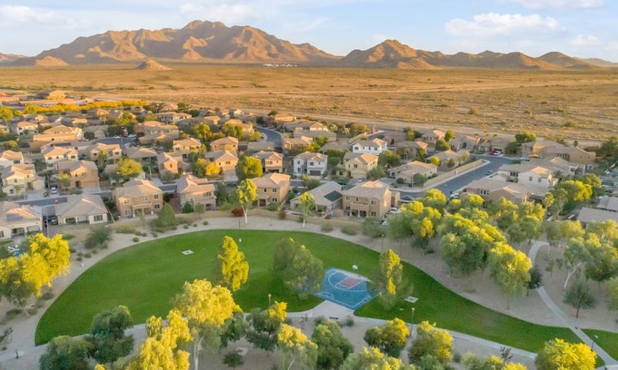Pinal County House | Terrific 3-bedroom house in marvelous Chandler with AC, WiFi