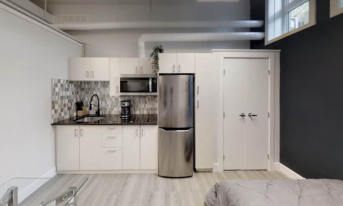 Sandy Hill Apartment | Private Bachelor in Sandy hill!