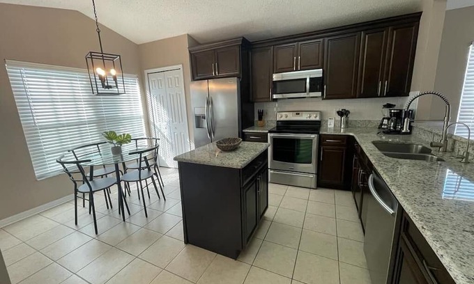 Westridge House | Renovated Mickey's Pool Villa near Disney