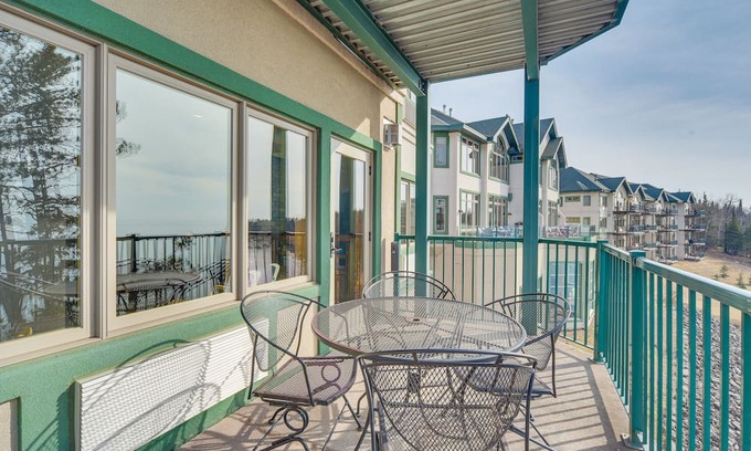 Two Harbors Condo | Waterfront Two Harbors Condo w/ Indoor Pool Access
