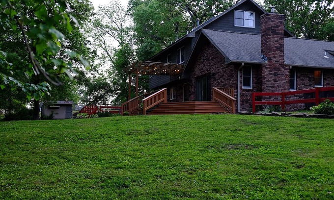 Benton County House | Scarlett Manor: Your Exclusive Escape & Event Oasis - Tailored to You!