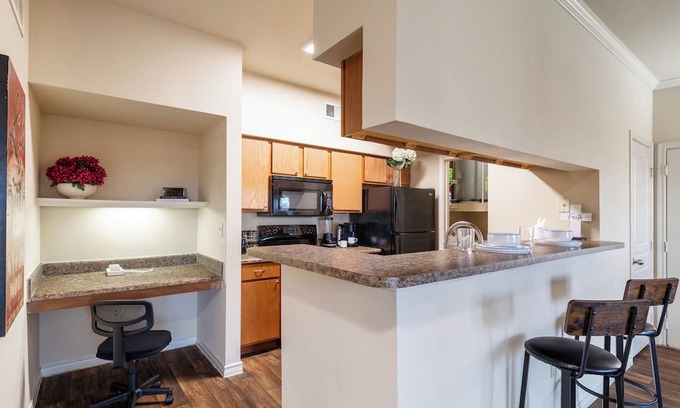 South Arlington Apartment | Unique Sanitized Cozy 1Br by DFW//Att/GlobalLife/SixFlags/TexasLive