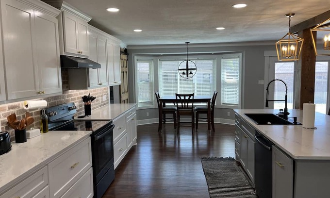 Russellville House | Cozy house in a friendly neighborhood in the heart of Russellville