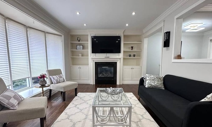 Burlington House | Lovely Home in Southern Ontario