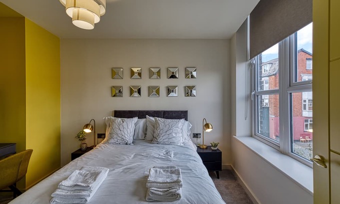 Southport Apartment | Renaissance 1: 1 BR in Southport's Premier Block