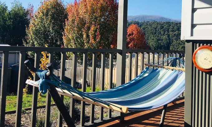 Marysville Cottage | Marysville town Barton Split AC-Smar tv-WIFI Wood htr. BYO linen clean as you go