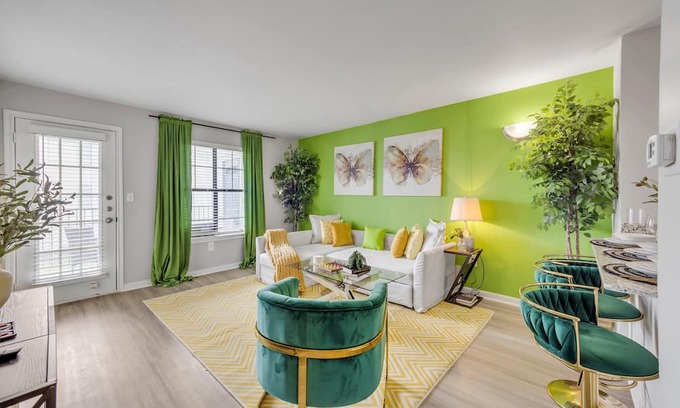 Pleasant Valley Apartment | Cozy suite~8 min to DT~big pool~2bed 2bath~free parking