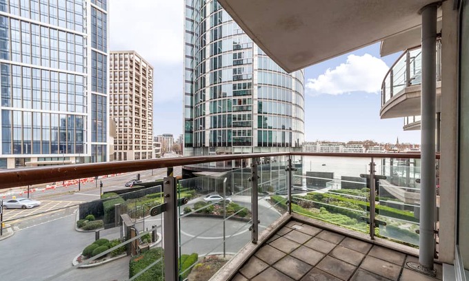 Vauxhall Apartment | St Georges Terrace