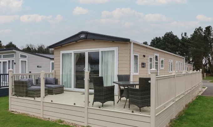 Cayton Bay Cabin | Whispering Willows 2-Bed Lodge in Scarborough