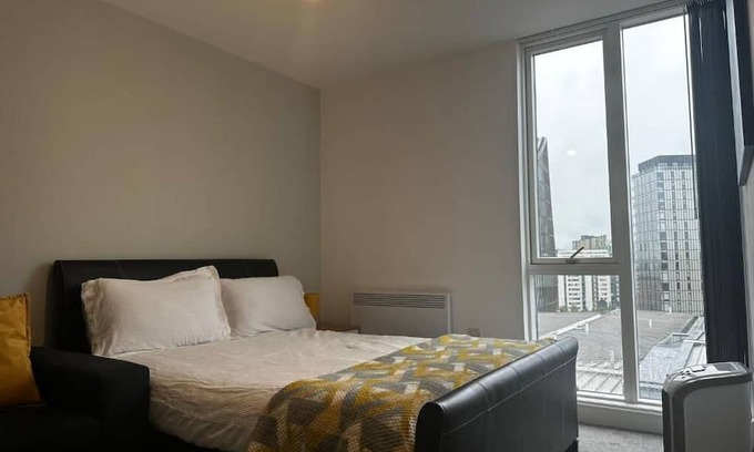 Rusholme House | heart of Manchester close to city centre great transport links
