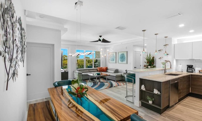 Merritt Island Condo | Waterfront Captains Stateroom