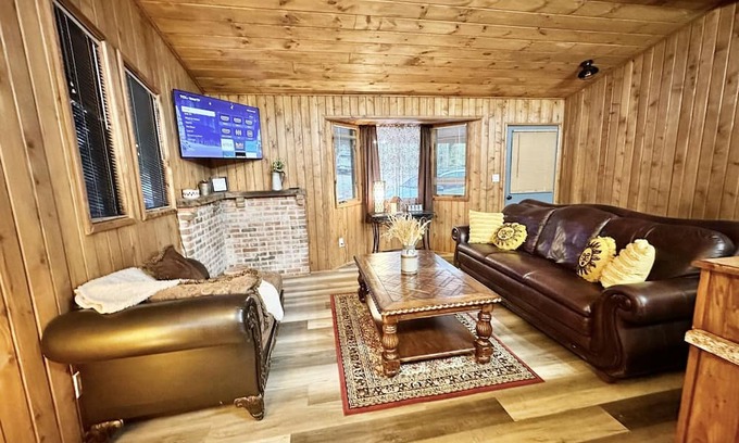 Campobello Cabin | Cozy Bear Den Cabin In Campobello SC