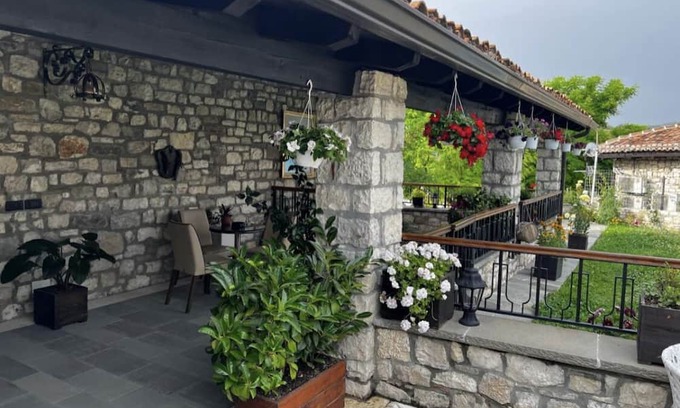 Berat Hotel | ODA TOMORI