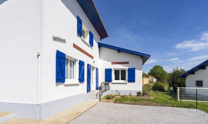 Yzosse House | Charming and spacious detached house with private terrace, private garden and Wi-Fi.