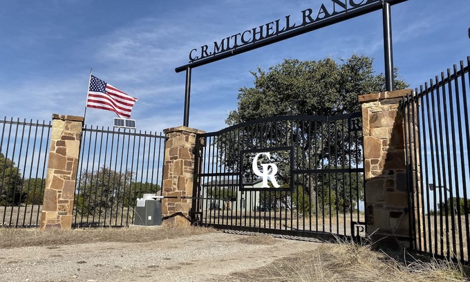 Telegraph House | Exclusive 500 Acre High Fenced Ranch, Awesome Big Sky Views, Total Eclipse