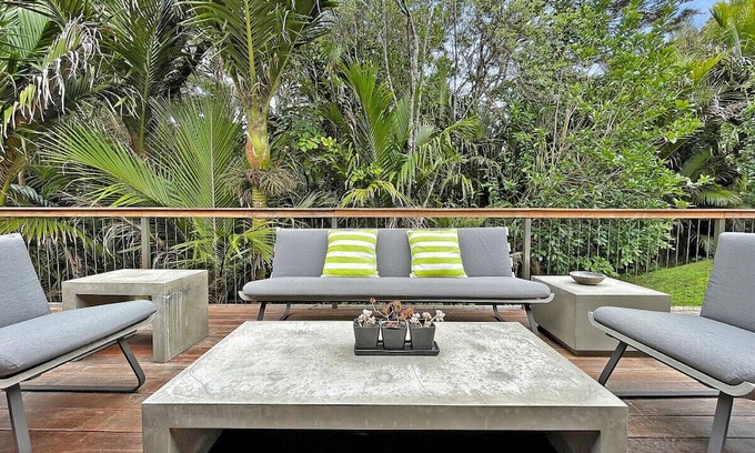 Onetangi Cottage | Nestled amidst the captivating beauty of Waiheke Island