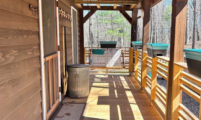 Points Cabin | ESCAPE! “Get Away From It All Without Roughing It”