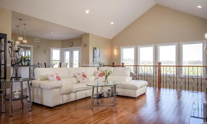 Carrying Place House | Luxury Lakeview Villa: Gateway to Winery Paradise
