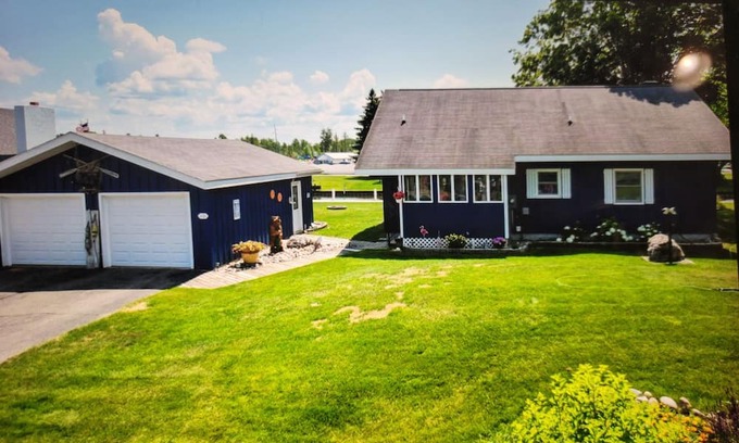Indian River Cottage | Cozy Waterfront Cottage on Canal
