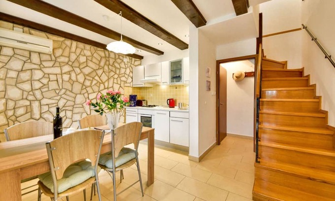 Selce House | Beautiful villa for 4 guests with A/C, WIFI, TV, terrace and parking