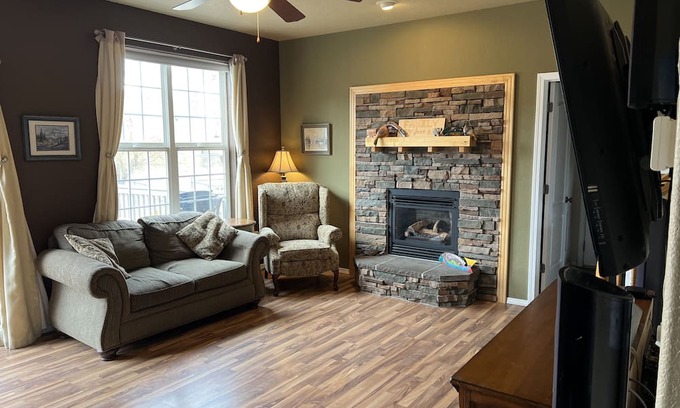 Missoula House | Peaceful Home on 1 Acre, where wildlife roams free amidst scenic beauty
