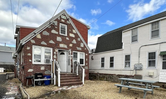Manasquan House | 5 Minutes walking distance to beach! cozy, clean place to staying.