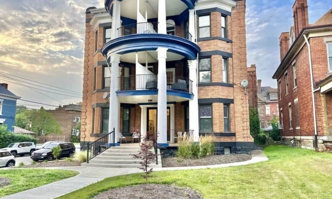 Bloomfield Apartment | Luxe Bloomfield Penthouse | Central | Free Parking