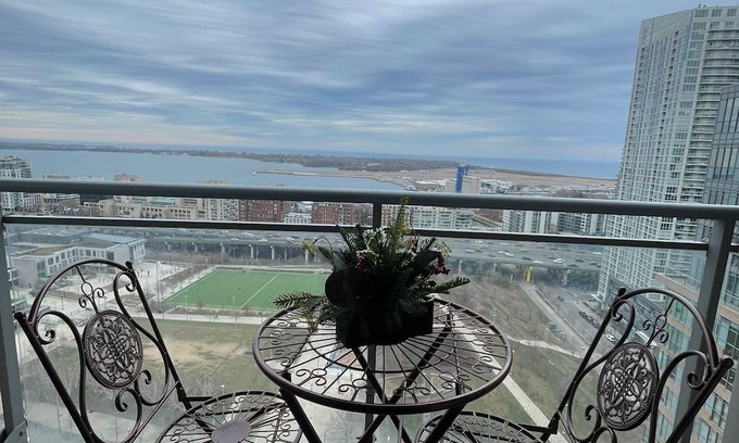 Wellington Place Apartment | Waterfront Serene Heights
