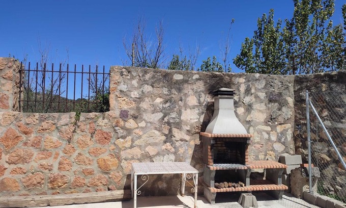 Cuenca Ski Chalet | Chalet con Barbacoa y Jacuzzi Para Disfrutar en Familia a 5 Minutos de Cuenca