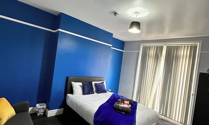 Liverpool House | Quirky Oasis Queens