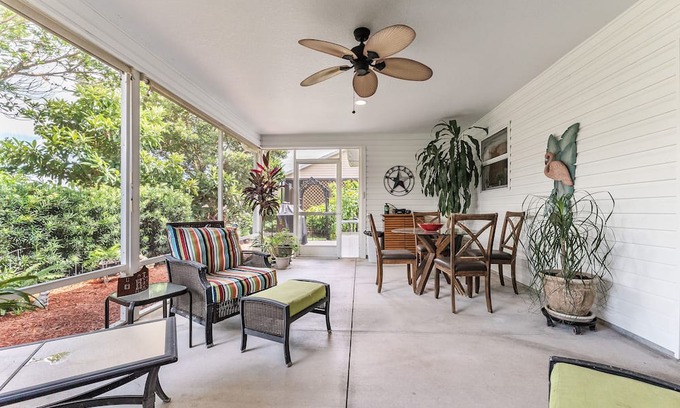 The Villages Villa | THE VILLAGES - Exquisite Residence, oversized lanai, with Golfcart & Hot Tub