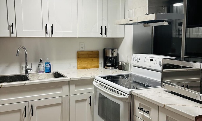 Cultus Lake House | 1 BHK Guest Suite in Cultus Lake