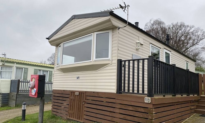 Leven Cabin | Beautiful 2-Bed Caravan situated near Leven, Fife
