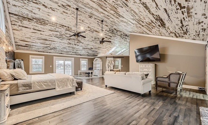 Lake Shore House | 4BR Home with Pool on the Magothy River Pasadena