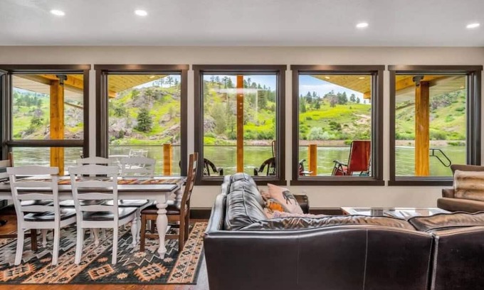 Cascade Apartment | Apartment on the Missouri River