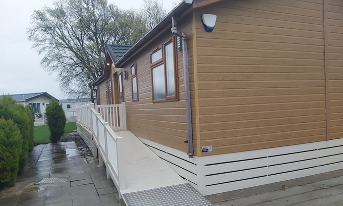 Dymchurch House | Meadow view Lodge - Overlooking the duck pond (D/F)