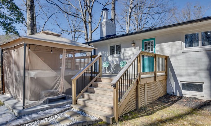 Stanly County House | 7 Oaks Country Retreat w/ Hot Tub!