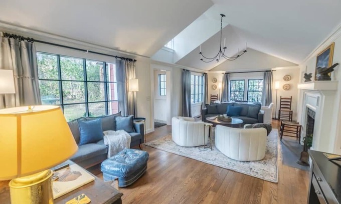 Mirror Lake House | Newly renovated! "Wingina Cottage" in Mirror Lake