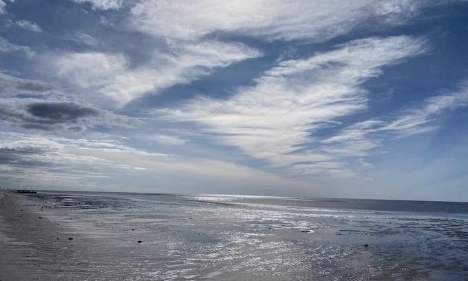 Villas House | Lovely Beach house 1.5 blocks from the best sunsets. Family sized amenities.