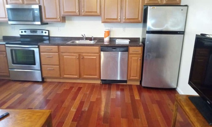 Niskayuna Apartment | comfy cozy roomy with free parking