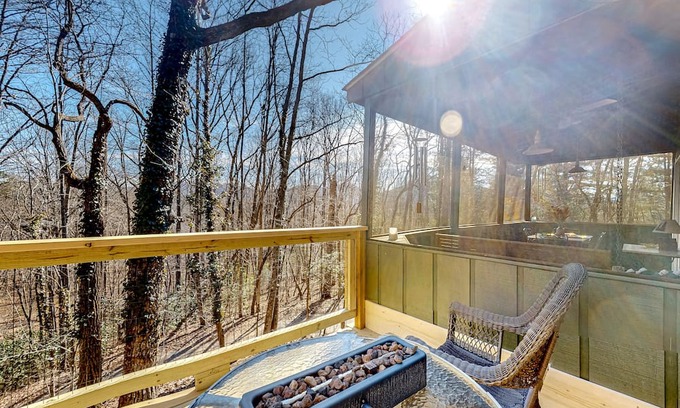 Hayesville Cabin | Dog-friendly hillside cabin with porches & mountain/forest views