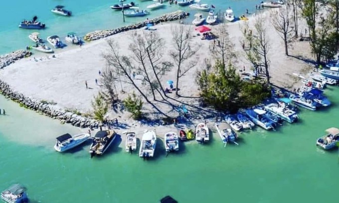 Venice Condo | TRAVELING PROFESSIONALS Close to all hospitals & only 5 minutes to beaches