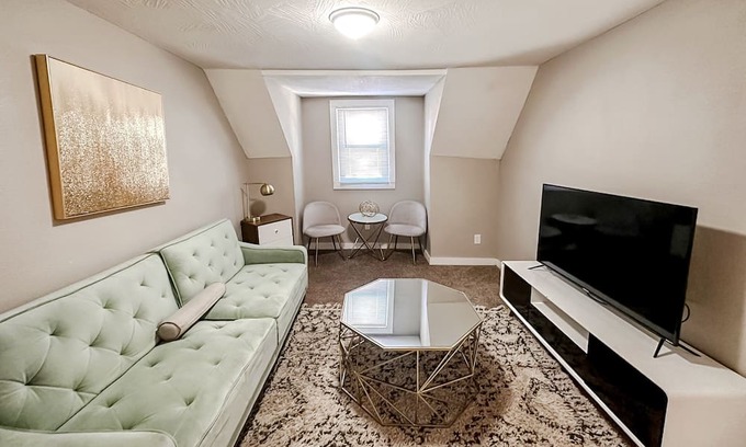 Downtown Springfield Apartment | Sleepover: Cozy 2BD/1BA - Downtown Springfield