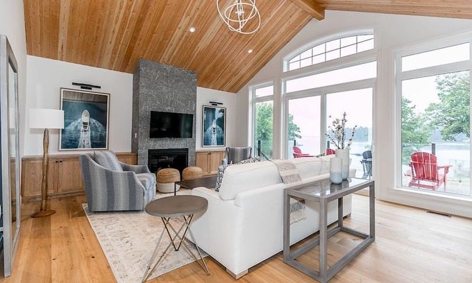 Muskoka Lakes House | Villa 10 4 bed - 4 bath