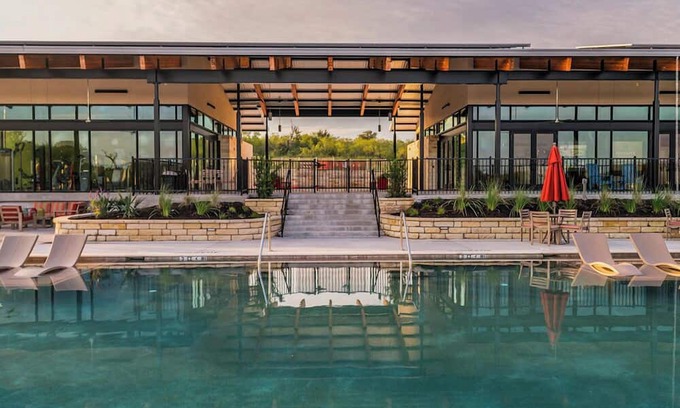 Manor House | Amenities of Austin minutes from Austin Bergstrom!