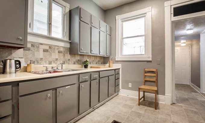 Shelby Park House | Classic 3BR home in Shelby Park by CozySuites